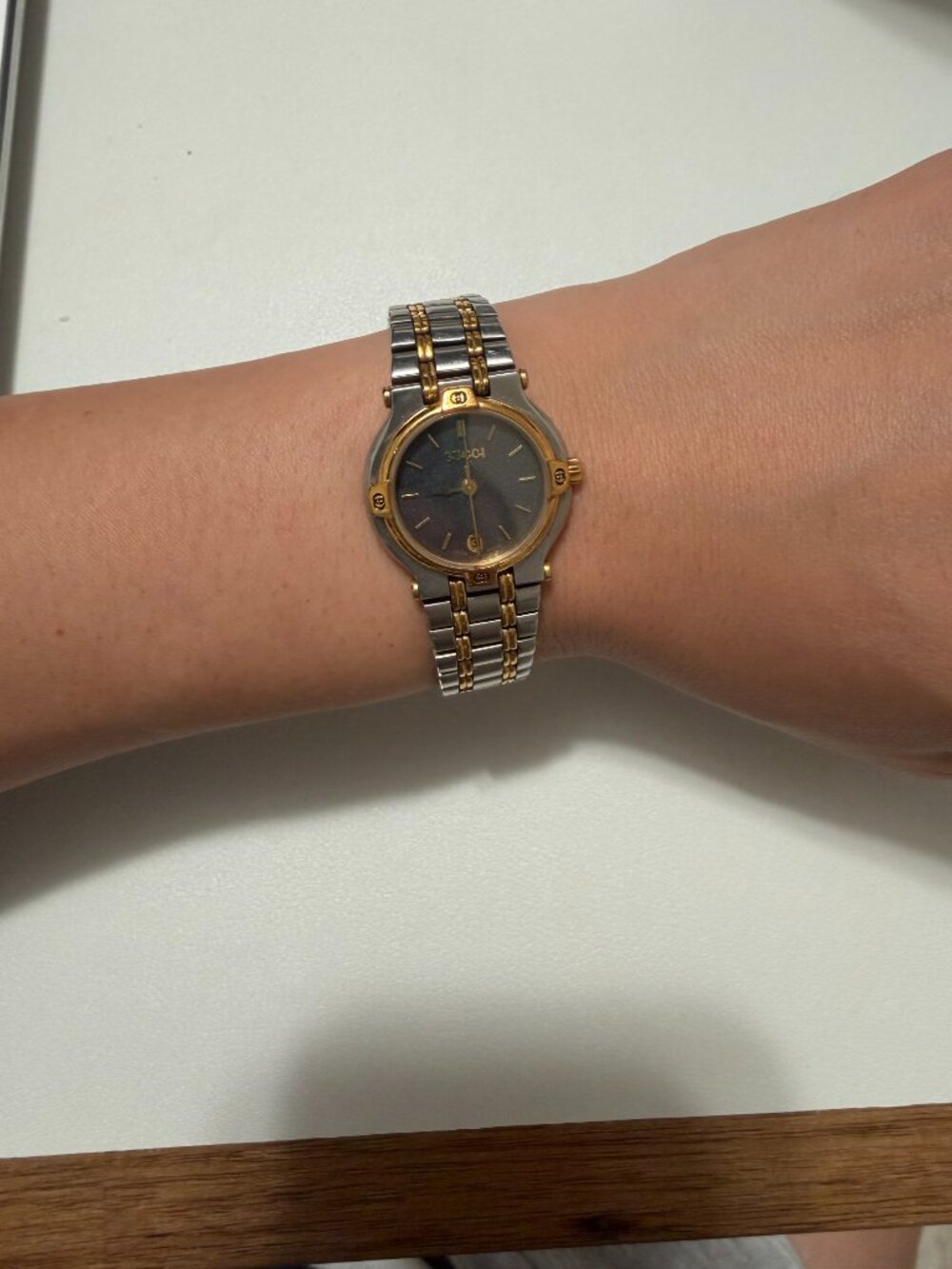 Authentic Gucci 9000L Two Tone Womens Watch - Picture 3 of 6